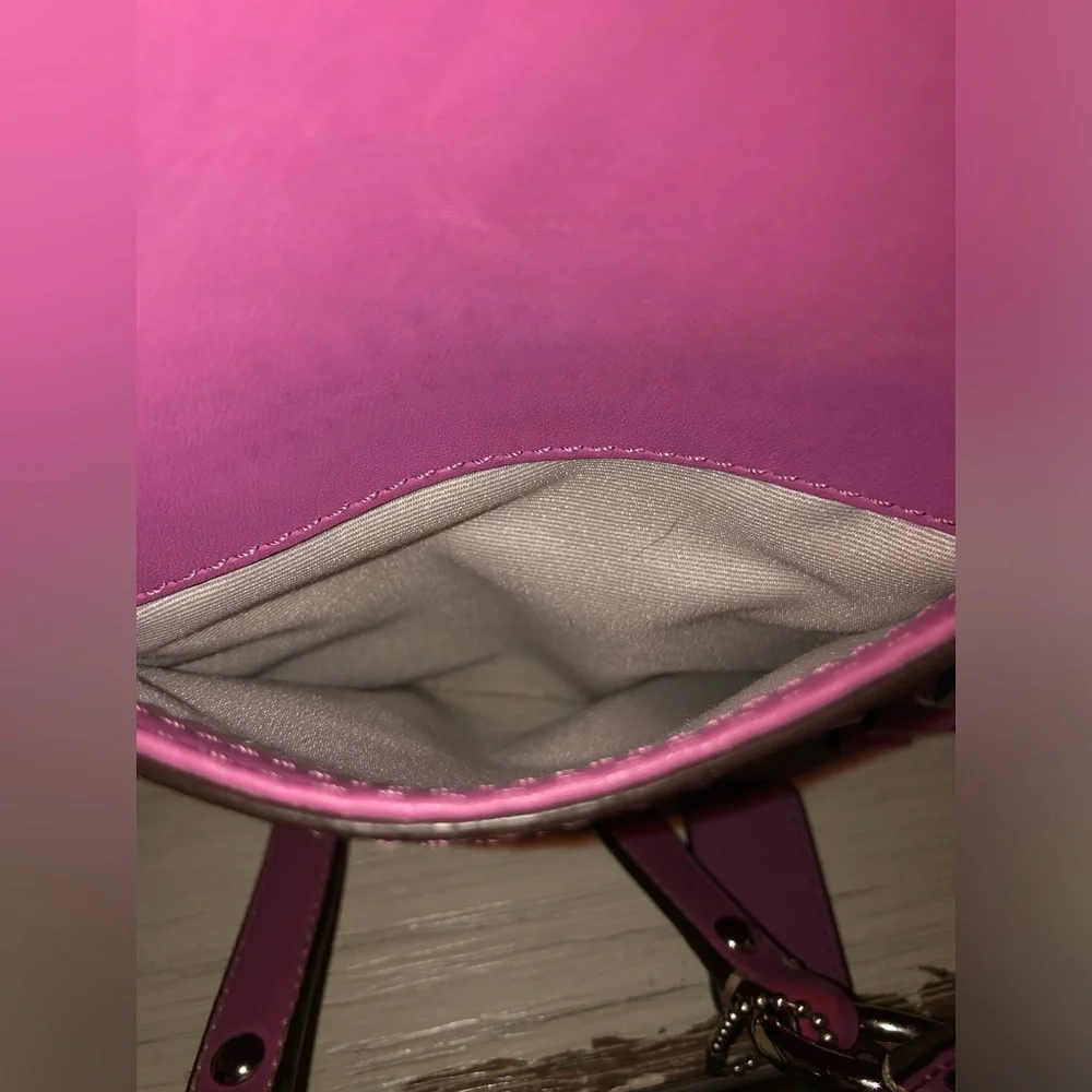 COACH F12343 PINK/MAGENTA LEATHER GALLERY EAST WEST TOTE WITH HANGTAG - Picture 15 of 16